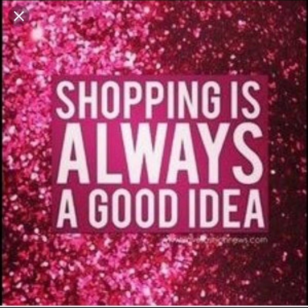 Hello Ladies Closet Clean Out!! 💓💋